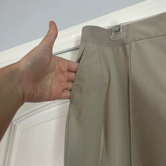 Weekends by Chico’s Beige Cropped Pants - Picture 3 of 6